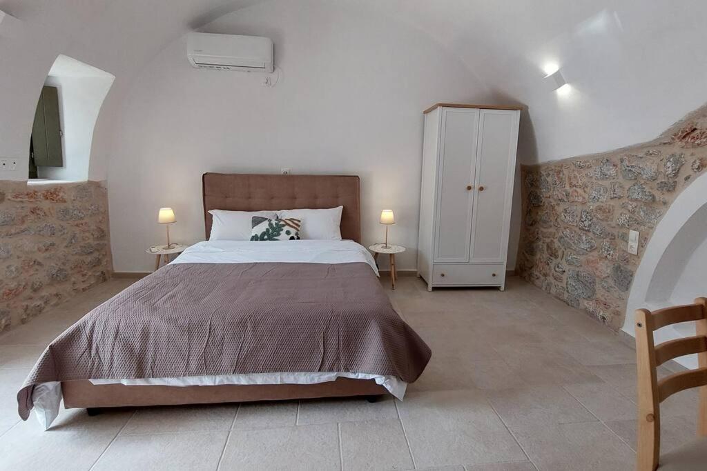 200 Year Old 'Kamara Suite' With Private Garden Pyrgos Dirou Exterior foto